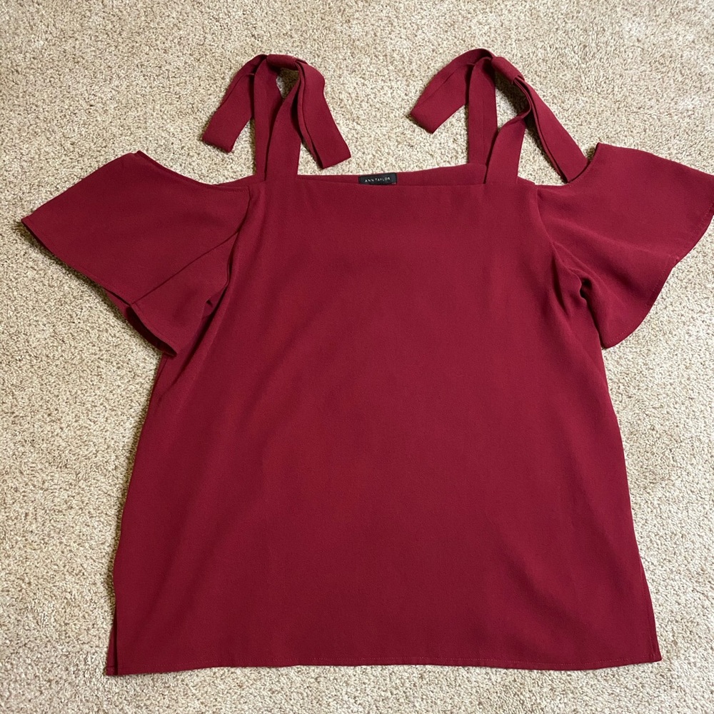 Cold shoulder berry top with bow shoulder
